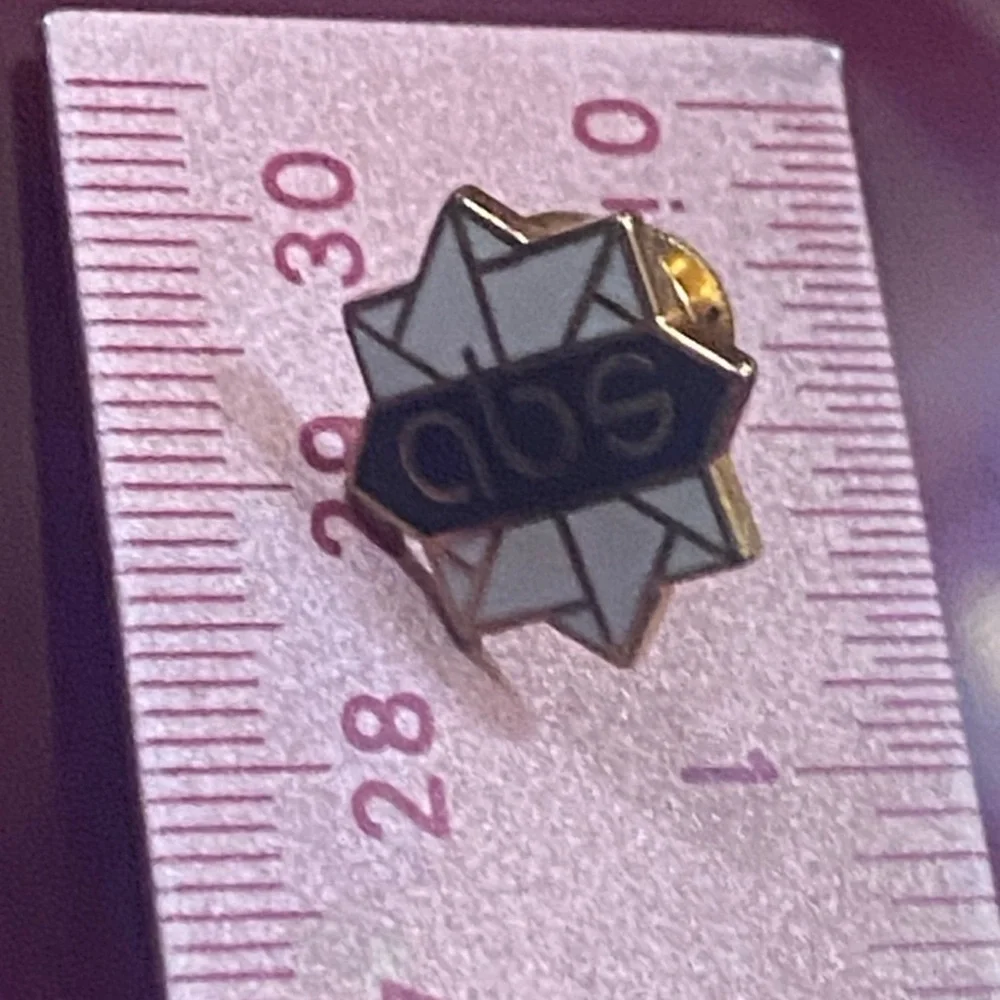 Vintage ABS Enamel Pin #9089 💎